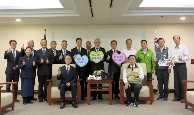慈濟捐贈南市府安心祝福包